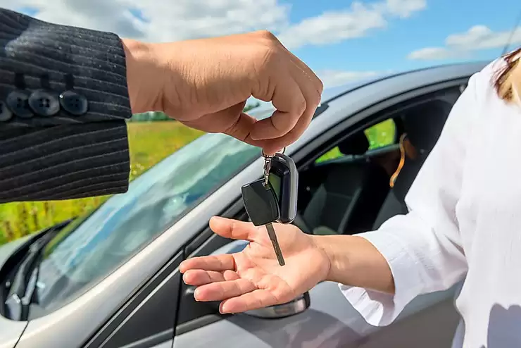 Thuê tài xế lái hộ đưa bạn về nahf an toàn